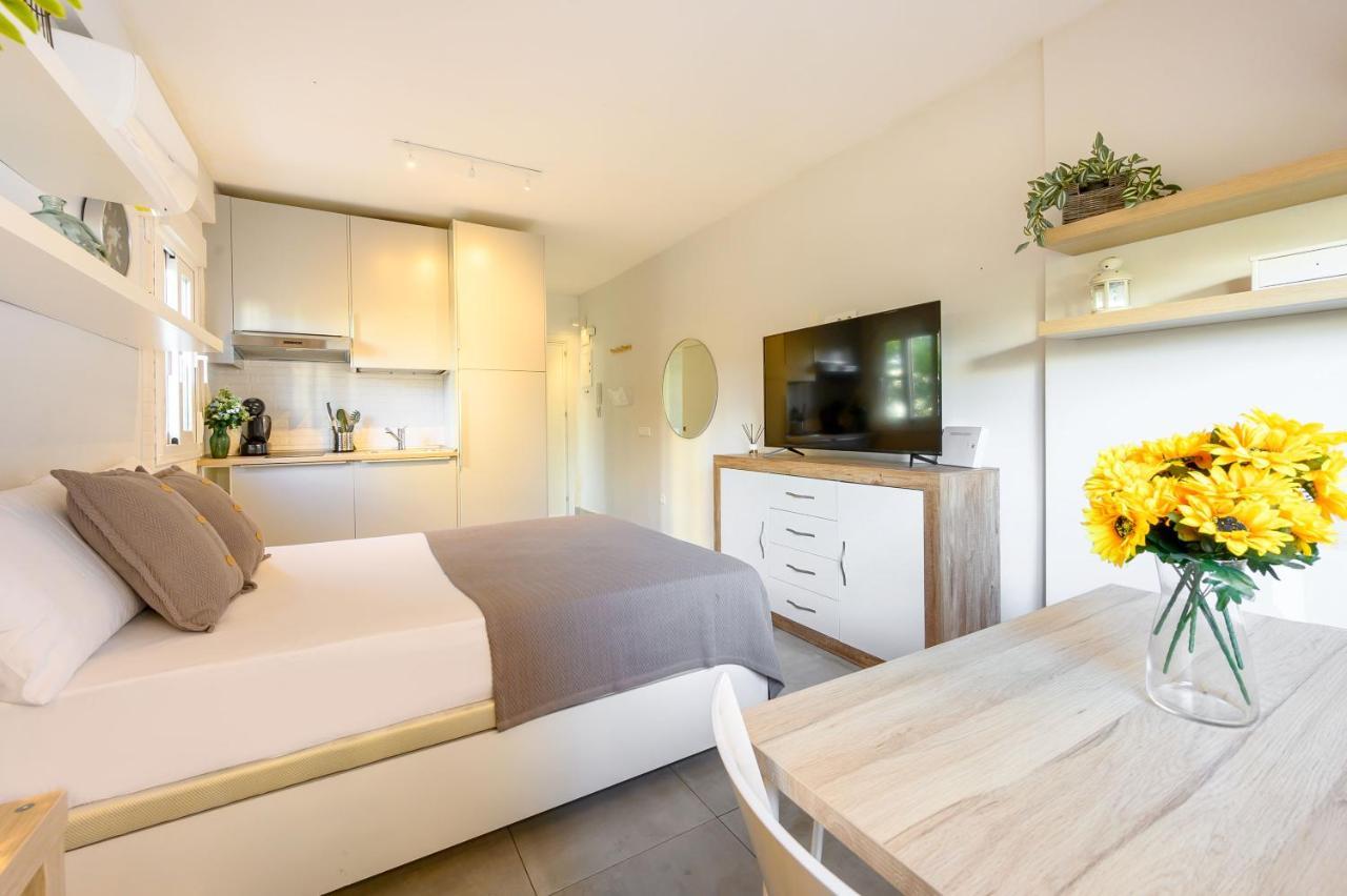פואנגירולה Studio, City Center By 10Tosea מראה חיצוני תמונה